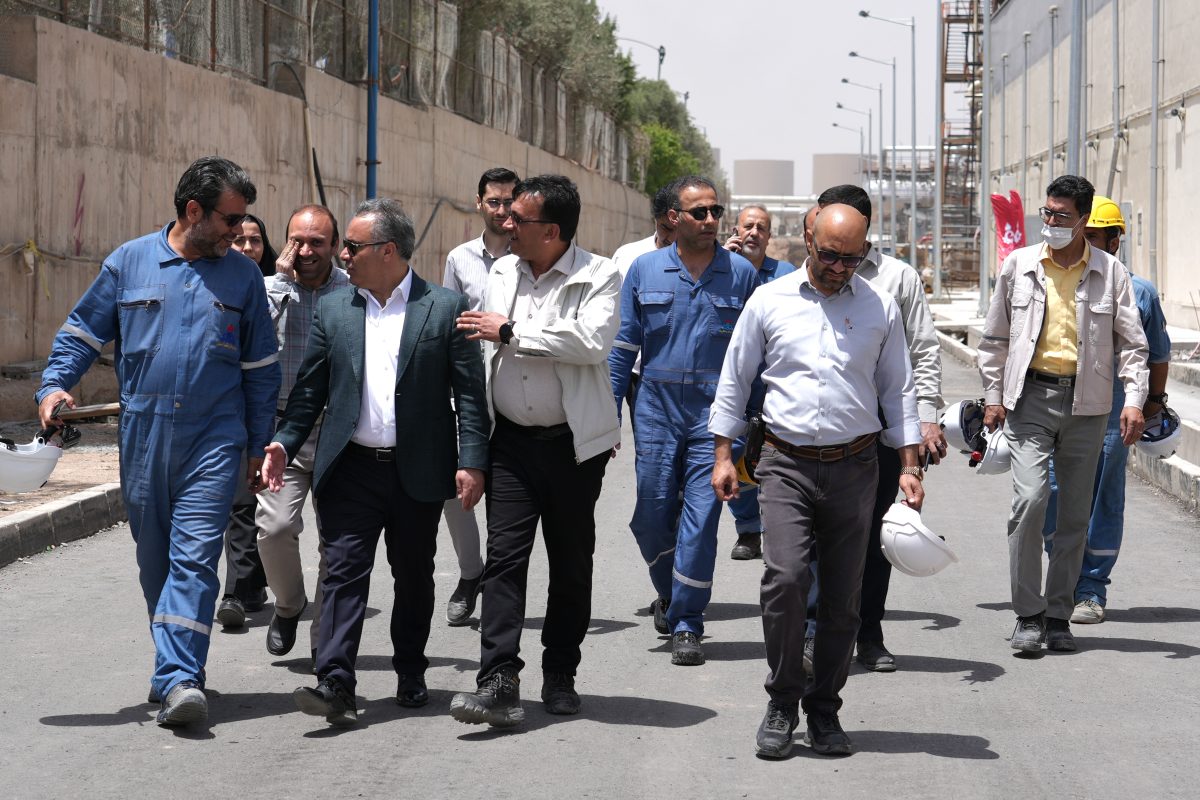بازدید عضو هیئت‌مدیره پالایشگاه اصفهان از واحد KHT اکسیرایرانیان